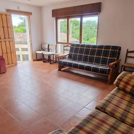 Llanes Surfcamp אכסניה לאנס