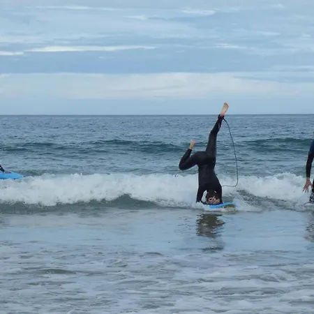 Llanes Surfcamp * לאנס