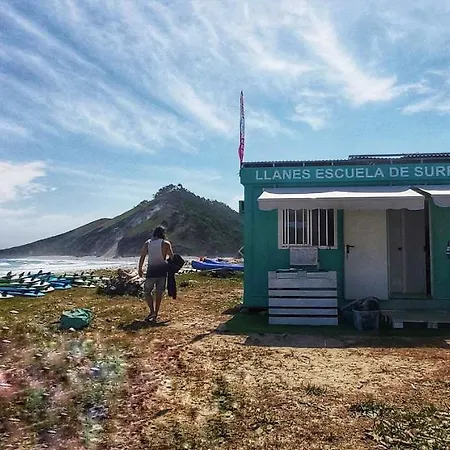 Llanes Surfcamp * לאנס